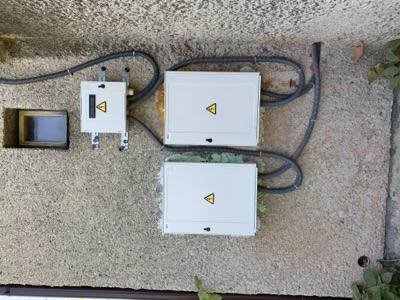 Instalace elektroměrových skříní a HDS (nachystané na zateplení)